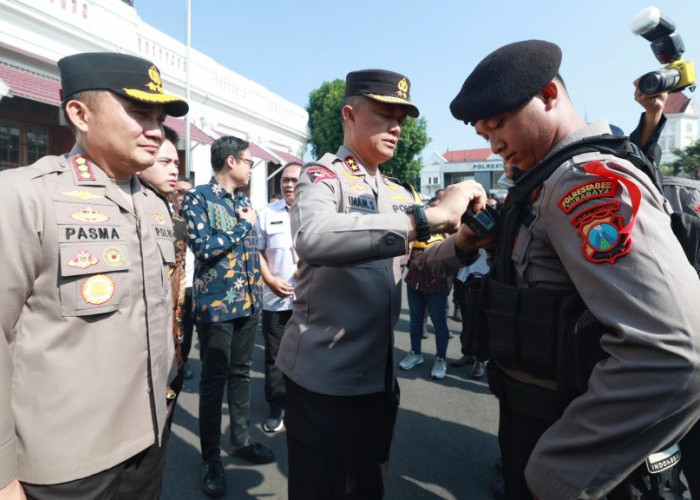 Polrestabes Surabaya Terima 50 Unit Bodycam