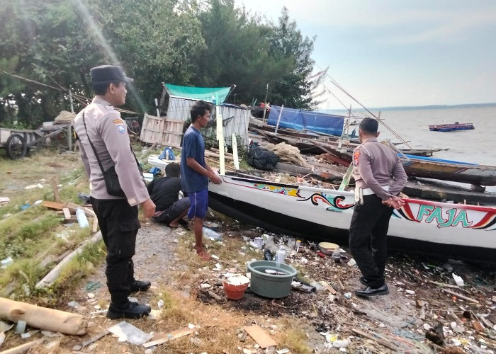  Antisipasi Cuaca Ekstrem, Polsek Kenjeran Gencarkan Patroli di Pantai Kejawan Lor