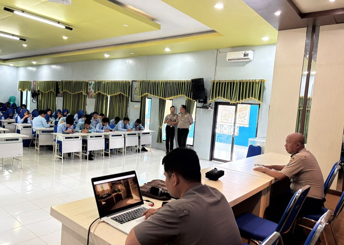 Polres Blitar Sosialisasikan Pemanfaatan AI kepada Pelajar SMAN 1 Talun