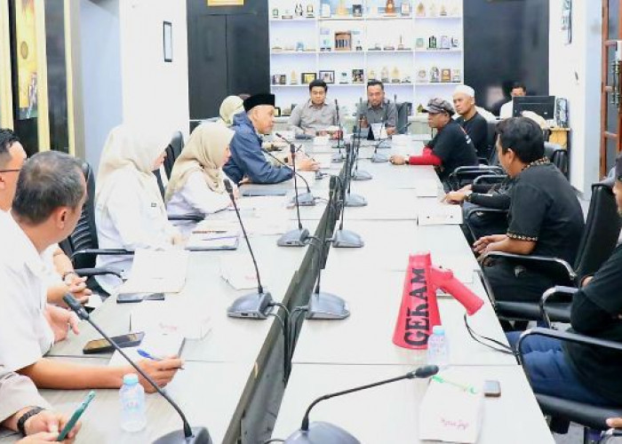 Warga Gresik Demo, DPRD Gelar Audiensi Soal Penonaktifan BPJS PBI