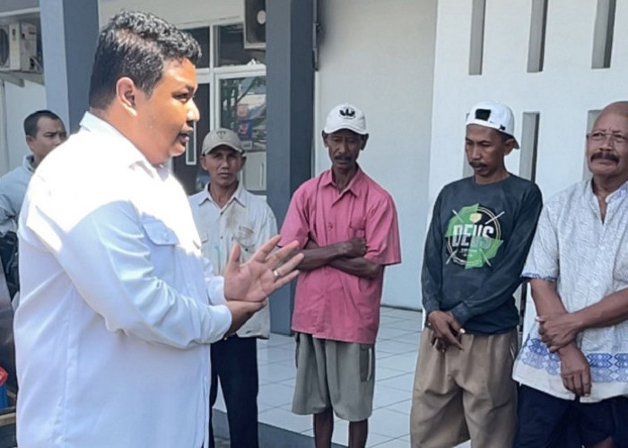 Puluhan Pedagang Gresik PPI Geruduk Kecamatan Krembangan, Minta Jualan Hingga Pukul 10.00