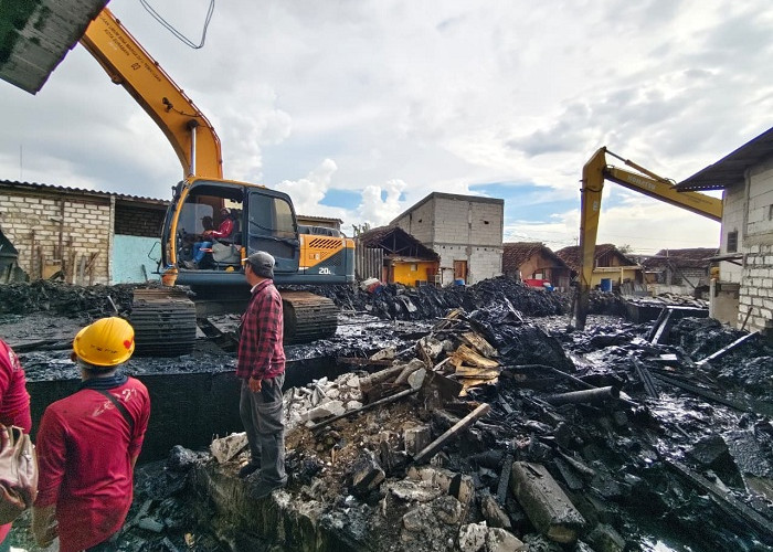 Belasan Rumah Warga Tambak Asri Surabaya Dibongkar Demi Normalisasi Sungai Kalianak Tahap 2