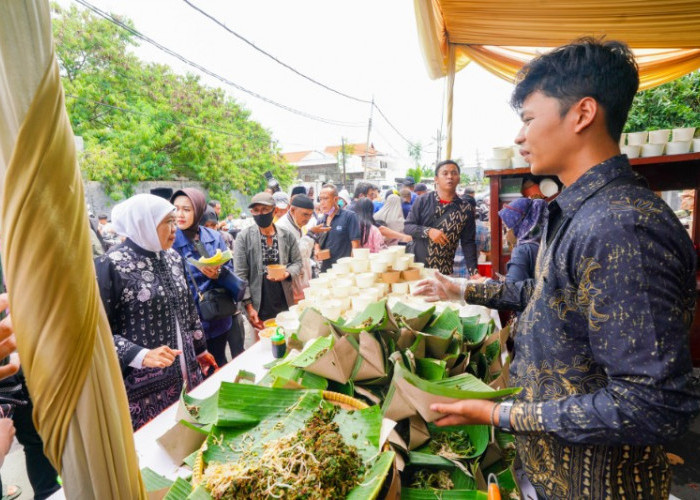 Riyayan di Rumah Gubernur Jatim Diserbu Warga, UMKM Ikut Panen Berkah