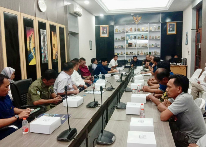 Polemik Status Lahan, DPRD Gresik Terima Aspirasi PKL di Jalan Tambang GKB