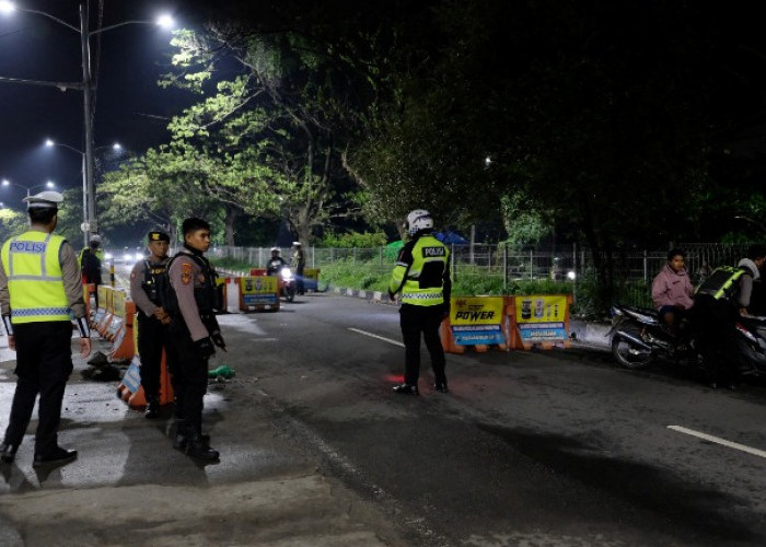 Pastikan Keamanan di Malam Tahun Baru, Polres Pelabuhan Tanjung Perak Sekat Suramadu