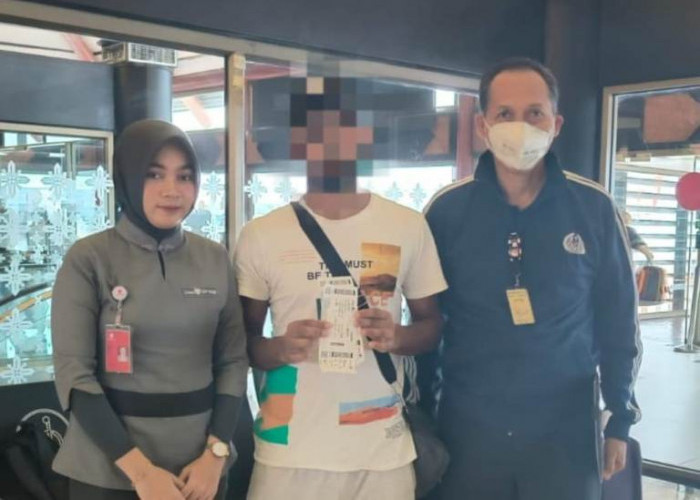 Imigrasi Surabaya Deportasi WNA Pakistan Berkedok Investor Bodong 