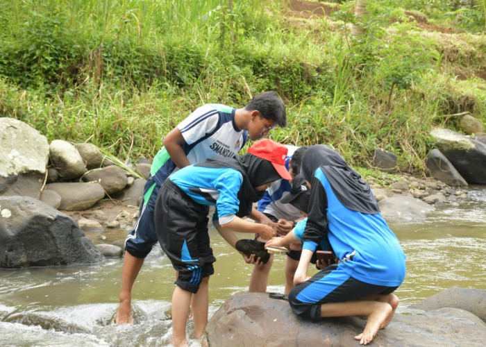 PJT I dan JKPKA Ajak Pelajar Pantau Kualitas Air Sungai, Libatkan 27 Sekolah di DAS Brantas Tengah