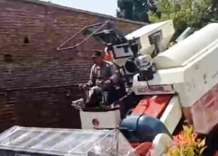 Bantuan Combine Harvester Diduga Dijual Kades, Petani Sumbersari Jombang Gigit Jari