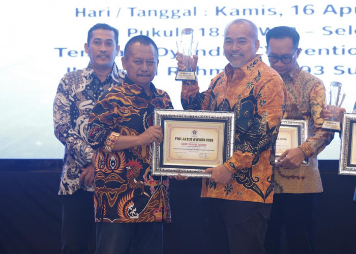 Kasubdit III Jatanras Polda Jatim Diganjar Penghargaan PWI Award Sebagai Tokoh Rastra Sewakottama