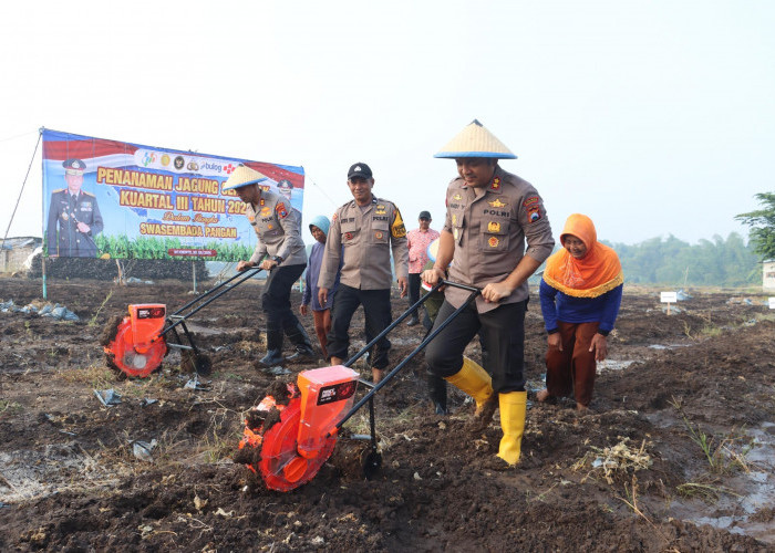 Tanam Jagung Serentak Kuartal III, Kapolres Mojokerto Tegaskan Komitmen Kawal Swasembada Pangan