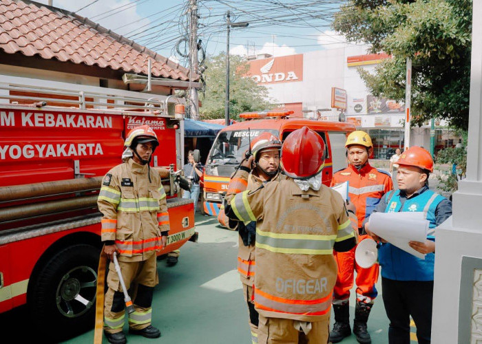 Semarakkan Bulan K3 Nasional, PLN UIP JBTB Gelar Refreshment Simulasi Tanggap Darurat Kebakaran dan Evakuasi