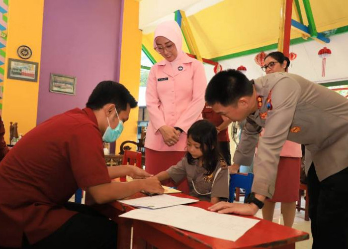 Kapolres dan Ketua Bhayangkari Kediri Kota Tinjau Pemeriksaan Kesehatan Siswa TK