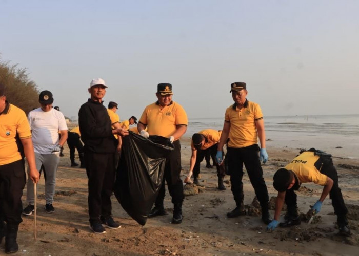 Polresta Tuban Gelar Green Policing di Pantai Cemara, Tanam 200 Bibit Pohon