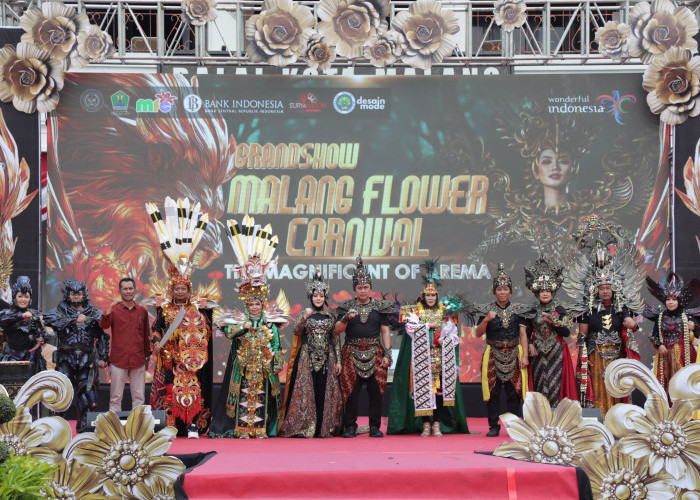 Meriahkan Malang Flower Carnival, Pj Wali Kota Iwan Sebut Kreativitas Kota Malang Luar Biasa