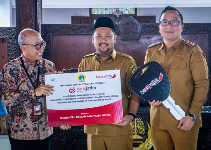 Pemkab Gresik Terima CSR 3 Mobil Operasional, Diserahkan ke Pesantren dan GP Ansor Bawean
