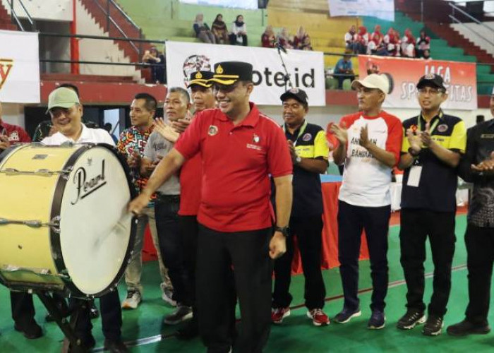 Diikuti Tim SD hingga Perguruan Tinggi, Kapolres Bangkalan Buka Kejurprov Drumband Jatim di GOR SAKA