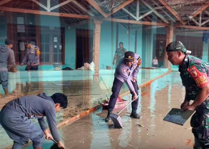 Polsek Gondang Bersama TNI dan Instansi Terkait Gelar Kerja Bakti Pascabanjir Bandang