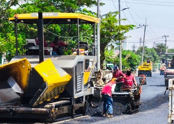 Progres Proyek Pembangunan Jalan Baru Pacar Keling di Tahap Pengaspalan