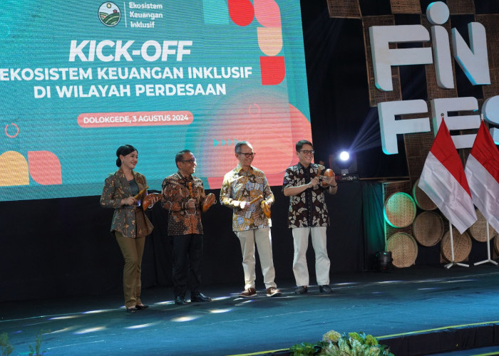 Mensesneg Pratikno, Dewan OJK, dan Pj Adriyanto Pukul Kentongan Kick Off EKI di Dolokgede