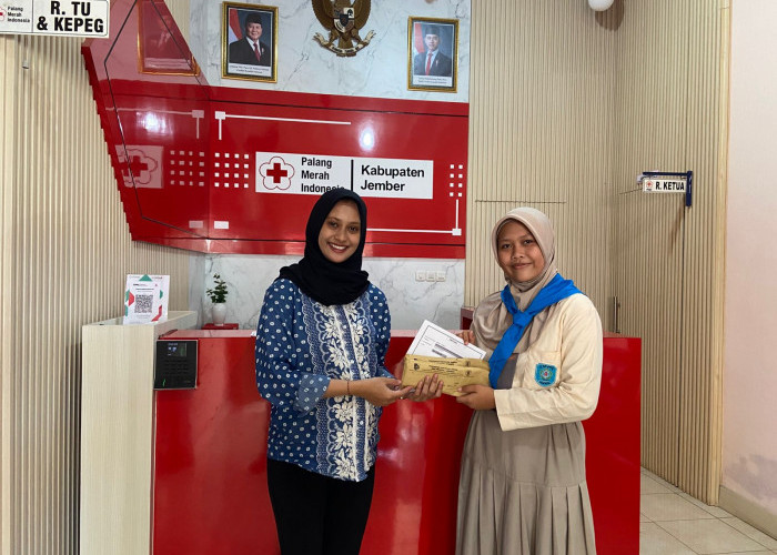 Empati Tanpa Batas Usia, PMR SMPN 1 Jember Sisihkan Uang Saku untuk Korban Gempa NTT