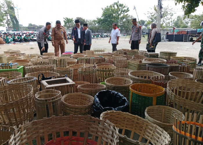 UIN SATU Tulungagung Catat Rekor MURI, 3.648 Tempat Sampah Bambu Jadi Simbol Kepedulian Lingkungan