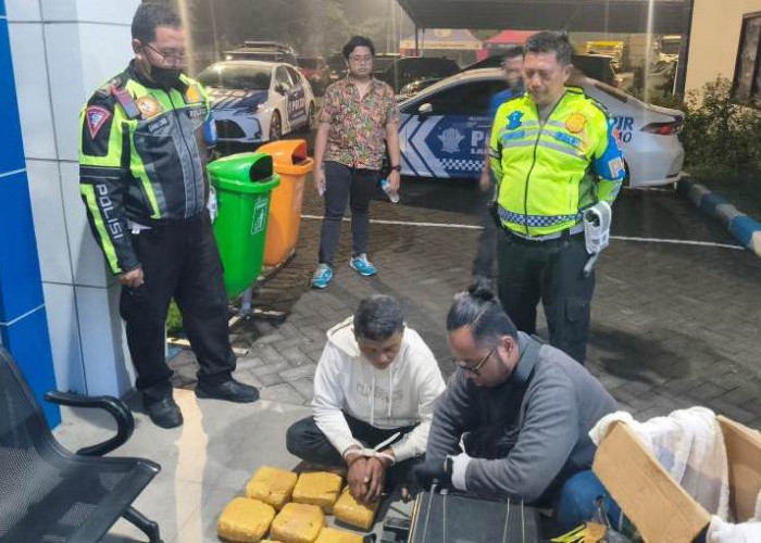 Sat PJR Polda Jatim dan BNNP Gagalkan Pengiriman 7 Kilogram Sabu: Simpan BB di Balik Tumpukan Baju