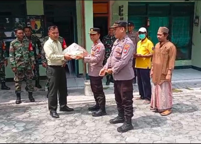 Perkuat Sinergitas, Polsek Padangan Beri Kejutan Koramil 0813/11 di HUT TNI ke-79