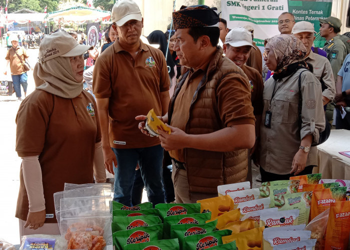 Warga Antusias Serbu Gerakan Pangan Murah 