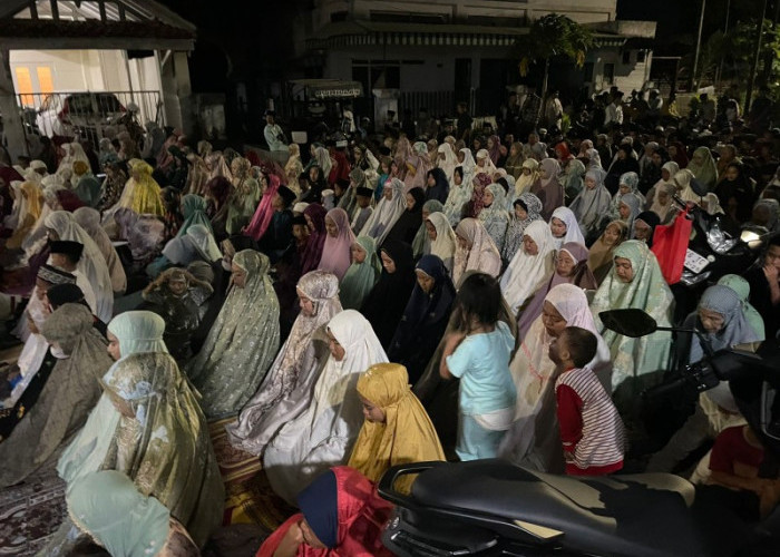 Awal Ramadan 1447 H, MH Said Abdullah Bagikan Zakat Mal kepada Ribuan Jemaah Sumenep