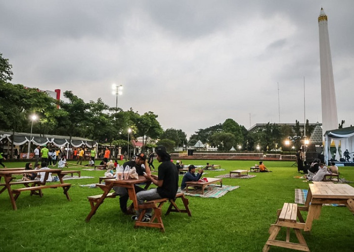 Ngabuburit Seru di Tugu Pahlawan Surabaya Dimeriahkan Mini Camping dan Ludruk Legendaris