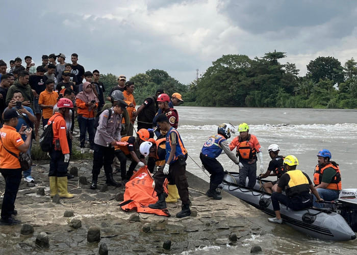 Mayat Misterius Tanpa Busana Gegerkan Sungai Brantas, Terjebak Pusaran DAM Sipon
