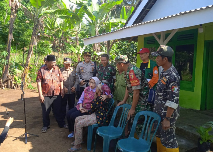 Kapolsek Gucialit Dampingi Bupati Lumajang Tinjau RTLH dan Resmikan Wisata Kopi Jatian Kenongo