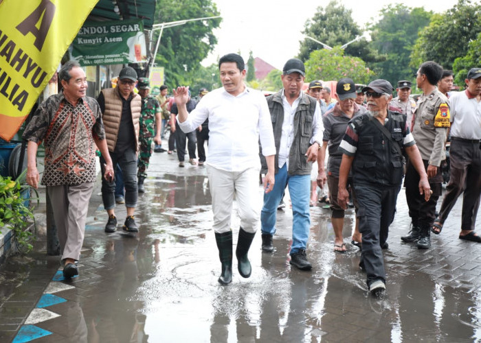 Sidak Wisma Tropodo Waru, Bupati Temukan Pompa Usang dan Saluran Tertutup Lapak PKL