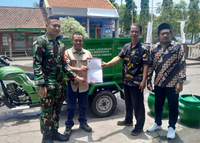 DLHK Sidoarjo Dukung TMMD ke-126, Serahkan Kendaraan Roda Tiga dan Tempat Sampah untuk Desa Kedondong