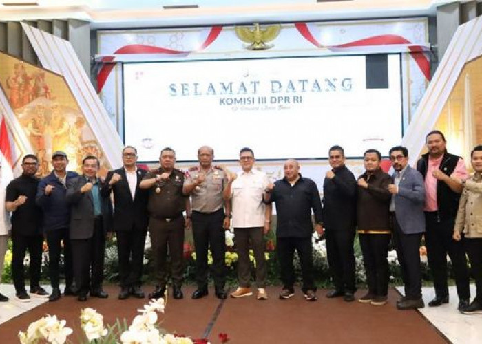 Dihadapan Komisi III DPR, Kajati Jatim Paparkan Kinerja dan Tantangan Penegakan Hukum