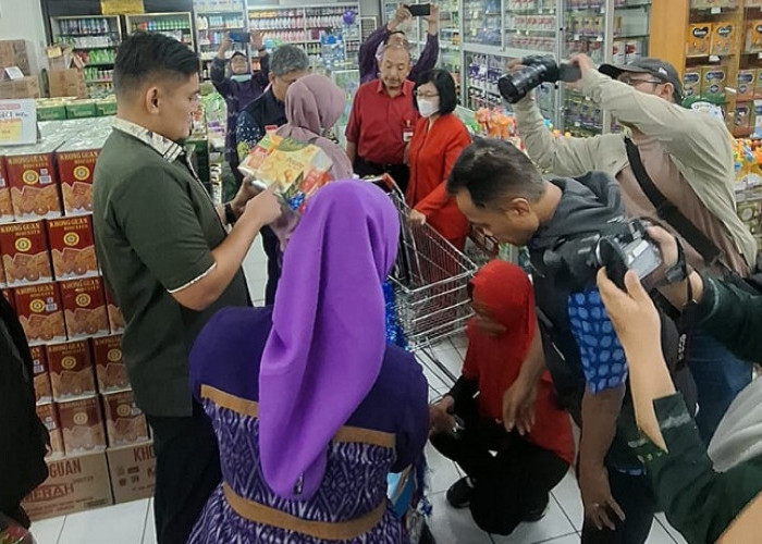 Satreskrim Polres Kediri Kota Sidak Parsel Lebaran dan Produk Pangan Pastikan Keamanan Konsumen