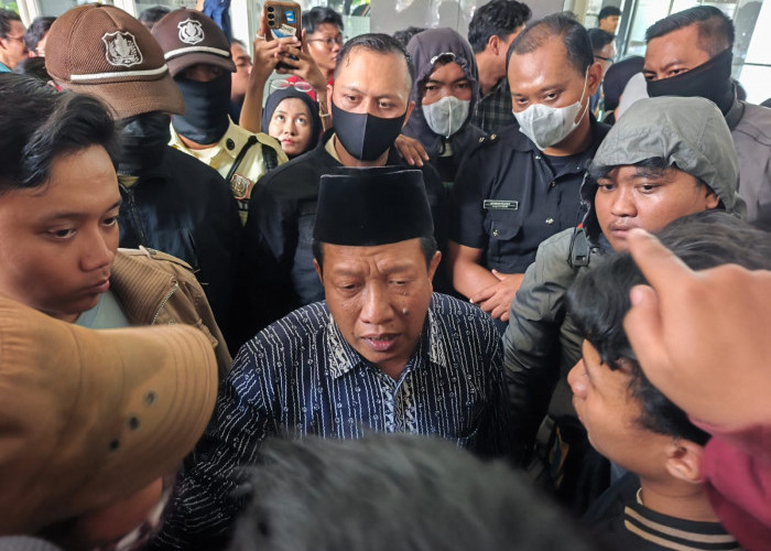 Aksi Protes Penolakan Rektor UINSA Berlanjut, Mahasiswa Desak Akh Muzakki Dicopot