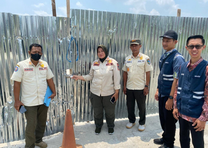 Izin Belum Lengkap, Satpol PP Jombang Segel Proyek Pabrik Pemotongan Ayam di Banjardowo