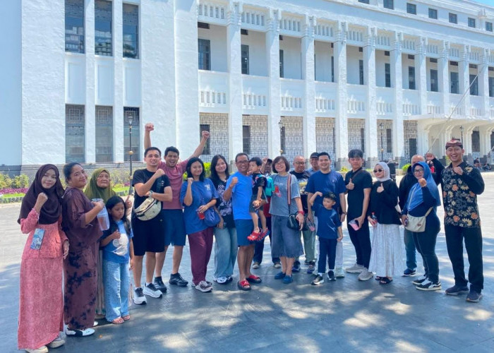 Ajak Tamu Jelajahi Sejarah Kota Pahlawan, Sheraton Hadirkan Program Sightseeing City Tour Bus