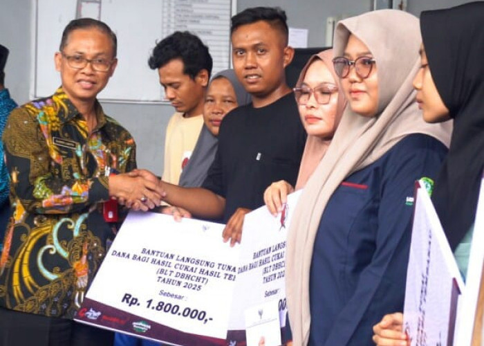 Pemkab Bojonegoro Salurkan BLT DBHCHT di Kecamatan Padangan