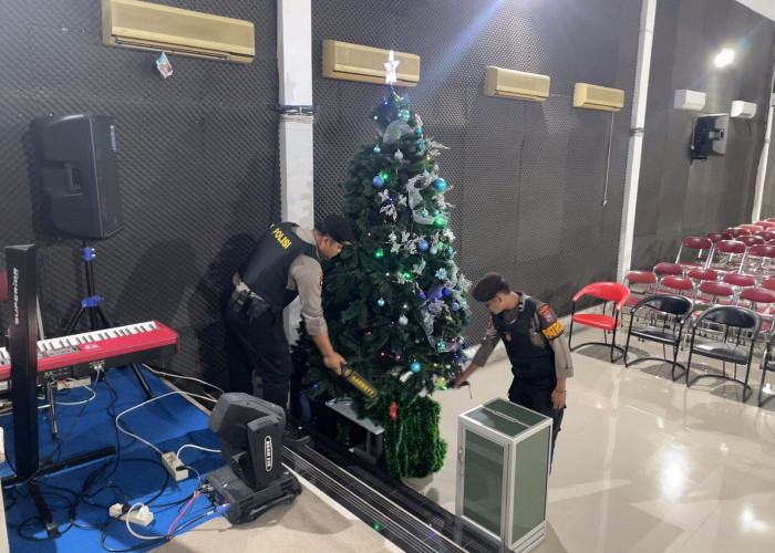 Sat Samapta Polres Ngawi Sterilisasi Gereja, Jamin Keamanan Ibadah Umat Nasrani