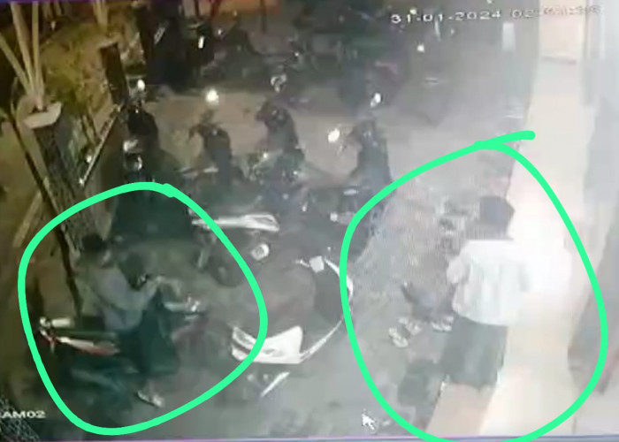  Dua Bandit Motor Tertangkap CCTV Masjid di Medayu Utara 
