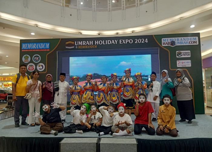 Tarian dan Pantomim Siswa SD Hang Tuah 8 Surabaya Pukau Pengunjung Memorandum Umrah Holiday Expo 2024