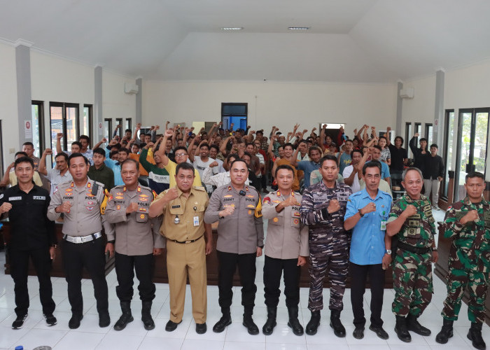 Satpolairud Polres Jember Ajak Nelayan Jaga Kedamaian Jelang Pilkada