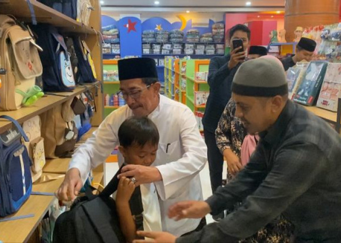 KJS Sumenep Ajak Puluhan Anak Yatim Belanja Lebaran Bersama Wakil Bupati
