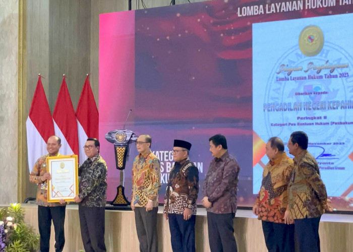 Percepat dan Permudah Pelayanan Masyarakat, Ketua PN Jember Borong 5 Penghargaan