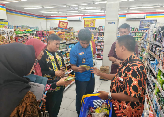 Disperindag Kota Pasuruan Temukan Kemasan Rusak dan Penataan Gudang Tak Standar di Ritel Modern