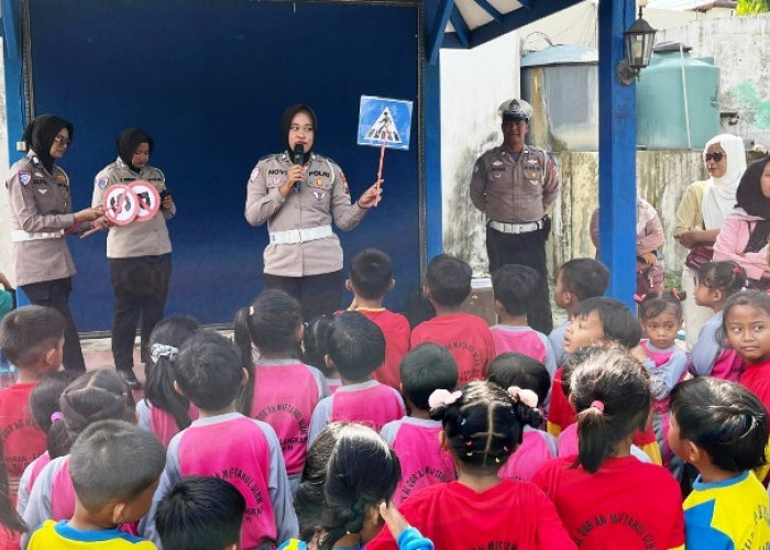 Sosialisasi Tertib Lalin, Satlantas Polres Bangkalan Edukasi Komunitas Bocil TK Alquran Miftahul Ulum