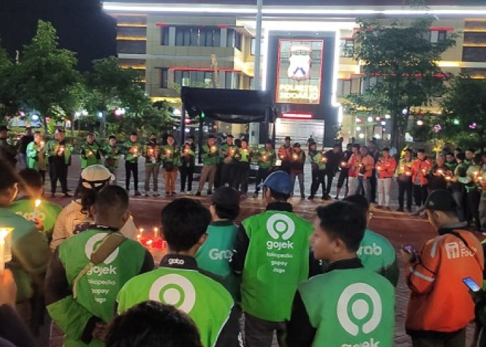 Polisi dan Ojol di Sidoarjo Gelar Aksi Solidaritas untuk Almarhum Affan Kurniawan