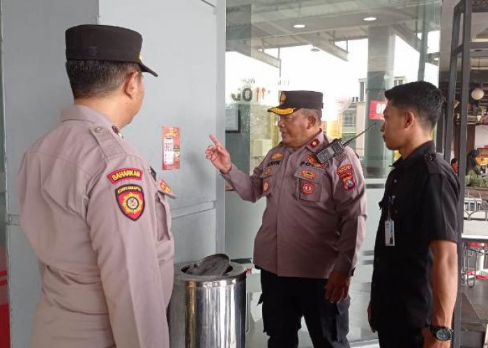 Kapolsek Simokerto Gencarkan Patroli Presisi dan Sosialisasi Call Center 110 di Surabaya